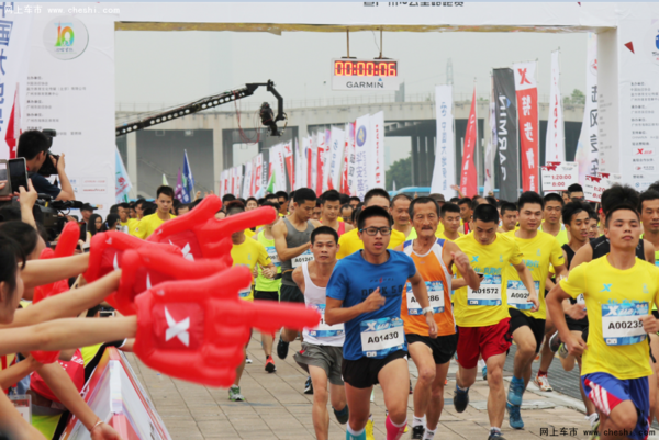 陆风汽车领跑“欢乐跑•中国”广州站-图2