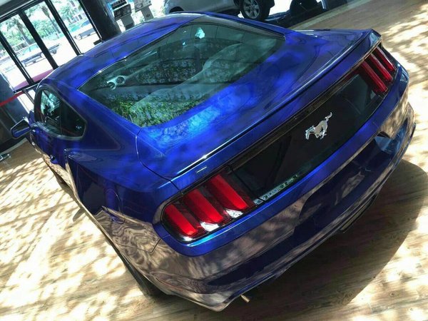 16款蓝色福特野马现车 市场最低价32.4万-图3