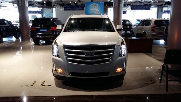 17款凯迪拉克凯雷德 高温席卷优惠不打烊-图1