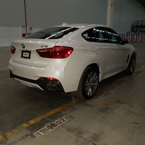 17款宝马X6M运动3.0T新配 低惠速降现车-图3