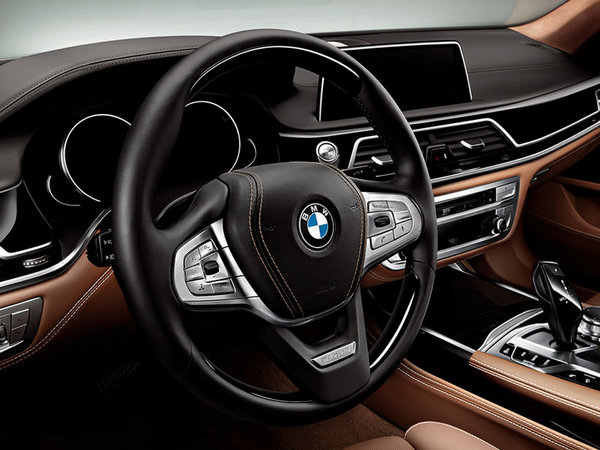 新BMW M760Li xDrive  动静皆宜-图6