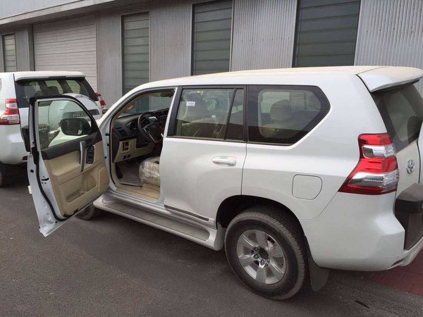 16款豐田霸道2700現(xiàn)車 險(xiǎn)地英雄價(jià)格再降-圖3