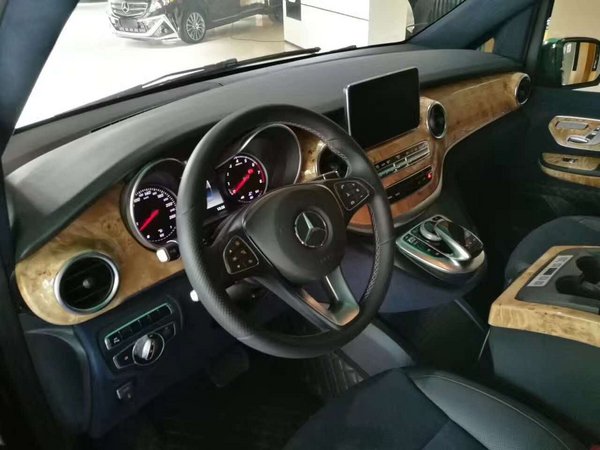 2017款奔驰V260高端商务 升级版贵气满满-图4