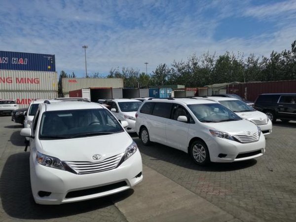 17款豐田塞納四驅(qū)3.5L新車來了 首臺豪禮-圖1