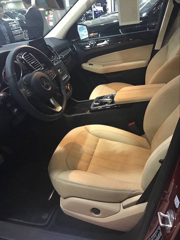 17款奔馳GLS450全港一臺 罕見撩紅114萬-圖4