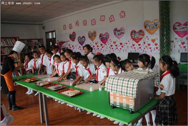 长春宝兴行金钱小学续写爱心家庭活动_长春车