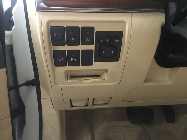 95萬裝配升級(jí)陸巡SUV 17豐田酷路澤4000-圖6
