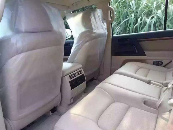 2016款豐田酷路澤4600/5700 中東版現(xiàn)車-圖6