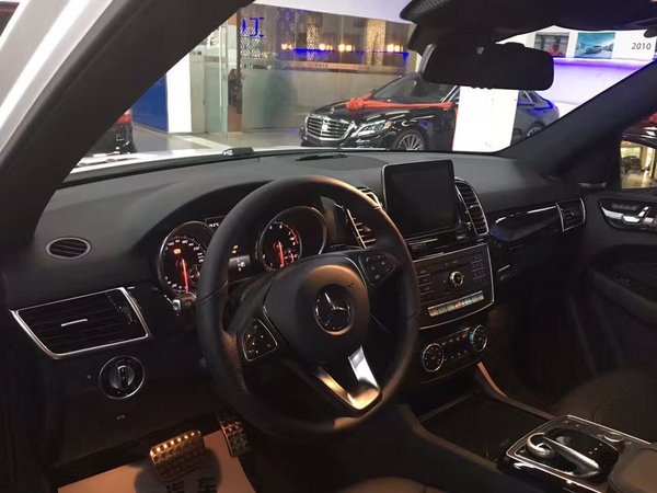 2017款奔驰GLE43现车 新配解析价格诱人-图4