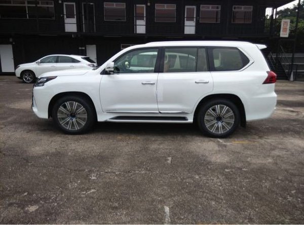 17款雷克萨斯LX570 至尊八座SUV独一无二-图3