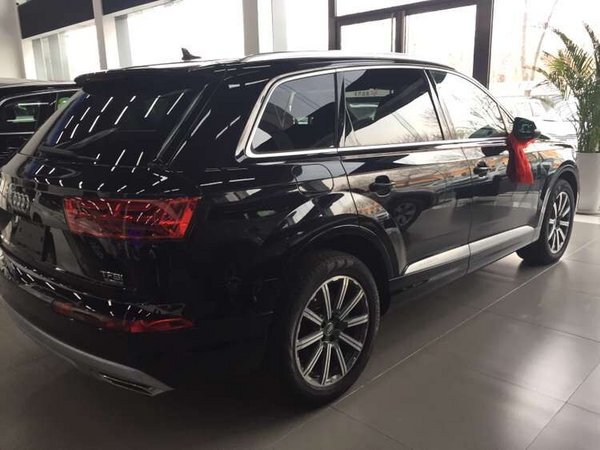 2017款奧迪Q7頂配現(xiàn)車 揭秘優(yōu)惠幅度多少-圖4