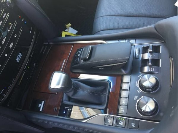 16款雷克薩斯LX570中東版 港口降價過萬-圖4