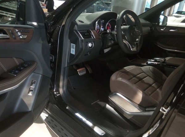 17款加版奔馳GLS63鹿皮頂 展位現(xiàn)車(chē)235萬(wàn)-圖6