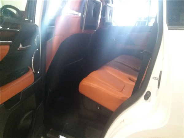 16款雷克萨斯LX570现车 加版凌志SUV解读-图6