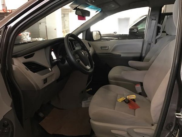 17款豐田塞納現(xiàn)車(chē) 40萬(wàn)即可擁有頂級(jí)商務(wù)-圖6