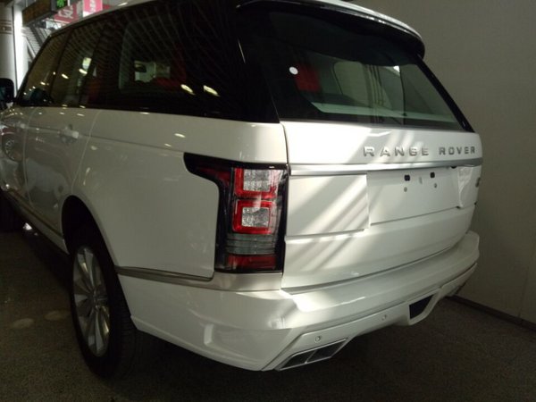 16款路虎揽胜行政柴油3.0 运动包围120万-图3