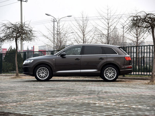 16款奧迪Q7現(xiàn)車分期 領先降價奧迪新體驗-圖3