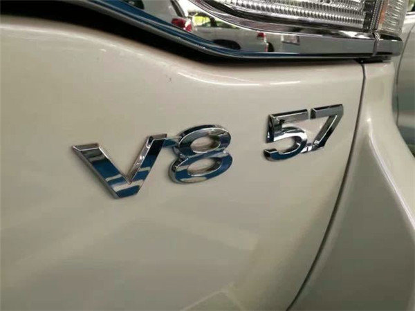 16新款丰田酷路泽5700 V8特惠价105.8万-图3