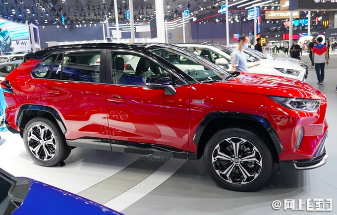 一汽丰田全新rav4插混上市2488万起油耗11升