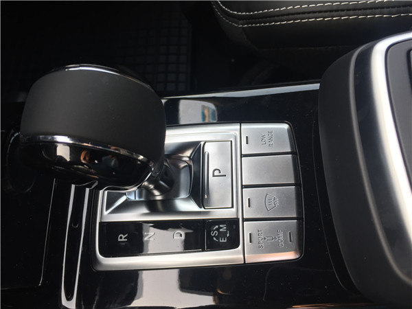 18款奔驰G500墨版配置 7速主力V8发动机-图5