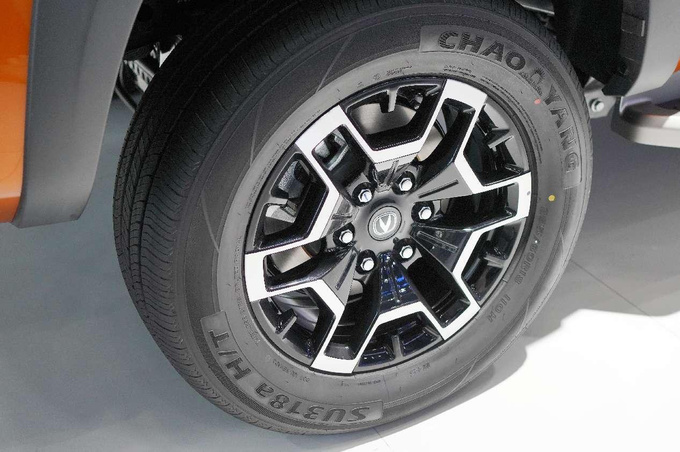 用车成本骤降+续航里程飙升 全球首款超级增程皮卡首发亮相-图8