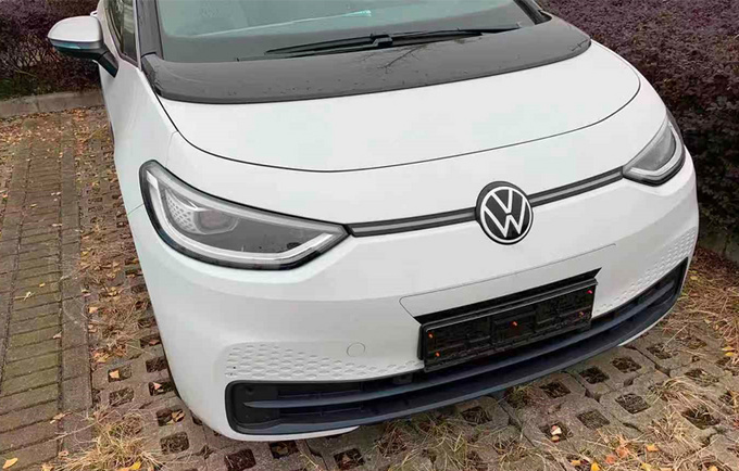 大众ID.3国内实车首次曝光 续航500km 明年上市-图1