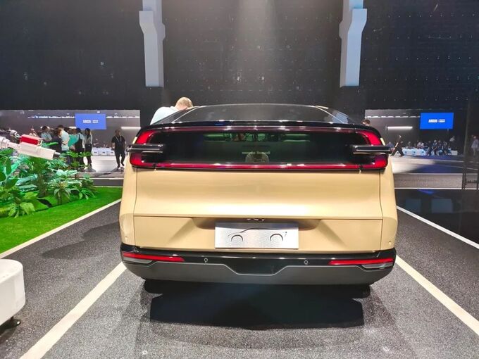 皮卡再添重量级玩家长安CD701可实现SUV秒变皮卡明年投产-图6