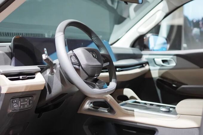 首款增程皮卡长安猎手亮相四大亮点与三大价值下月上市-图6