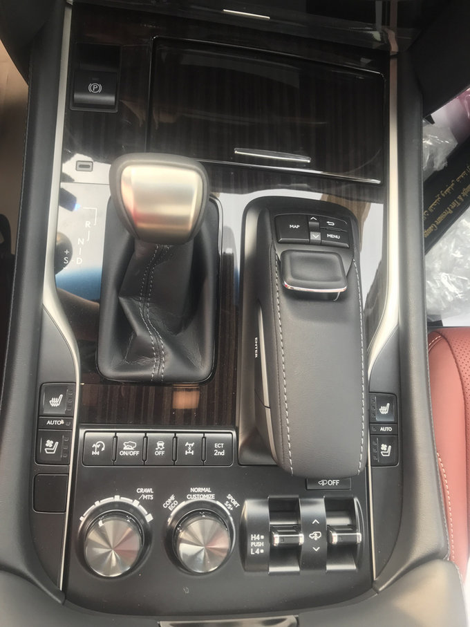 18款雷克萨斯LX570 中东铂金版踏青专惠-图11