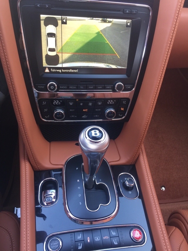 新款宾利飞驰内饰复古点缀 品牌豪车优惠-图5