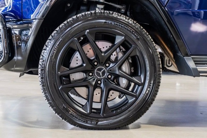 奔驰AMG G63实拍升级熏黑格栅/标配三把锁-图4