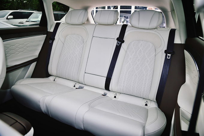 场地试驾岚图FREE 零百加速4秒的SUV是什么体验-图14