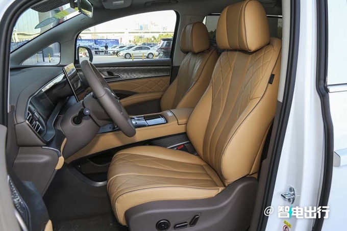 腾势D9新车型售35.58万元纯电续航98km 支持快充-图7