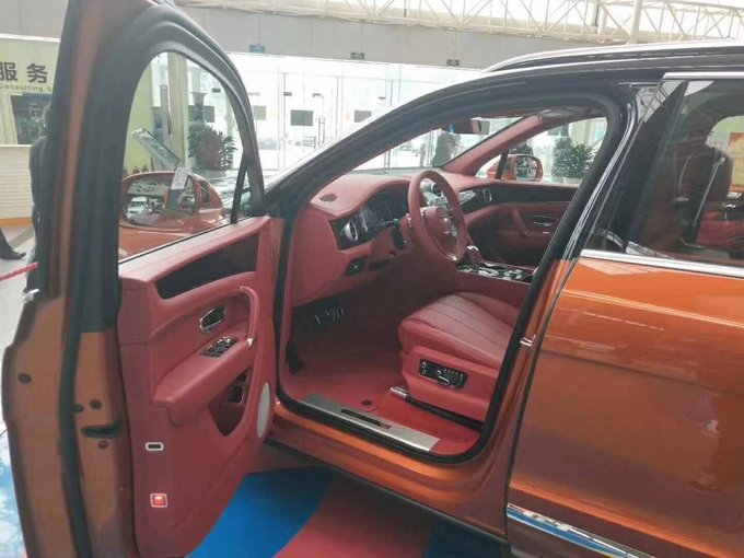 18款宾利添越4.0T 高品质汽油V8酬宾特惠-图5