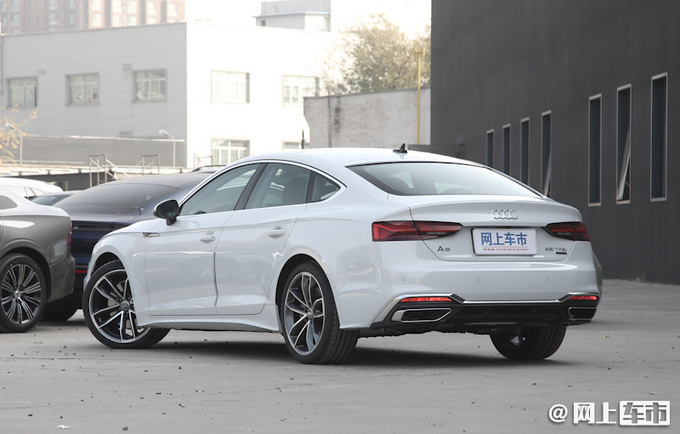 除此之外,新款a5 sportback/coupe的45 tfsi quattro车型还将标配预