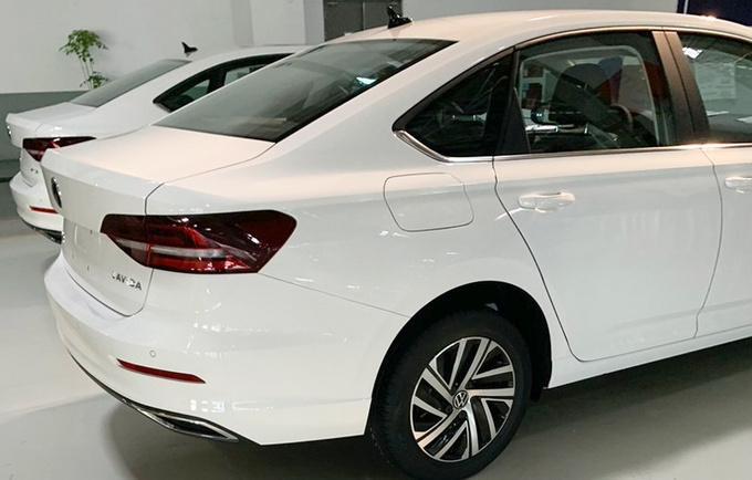 大众新款朗逸工厂实拍 配置小幅升级 预计价格不变-图2