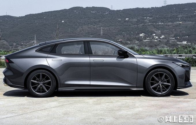 长安UNI系列轿车曝光 动力超思域 预计11万起售-图3