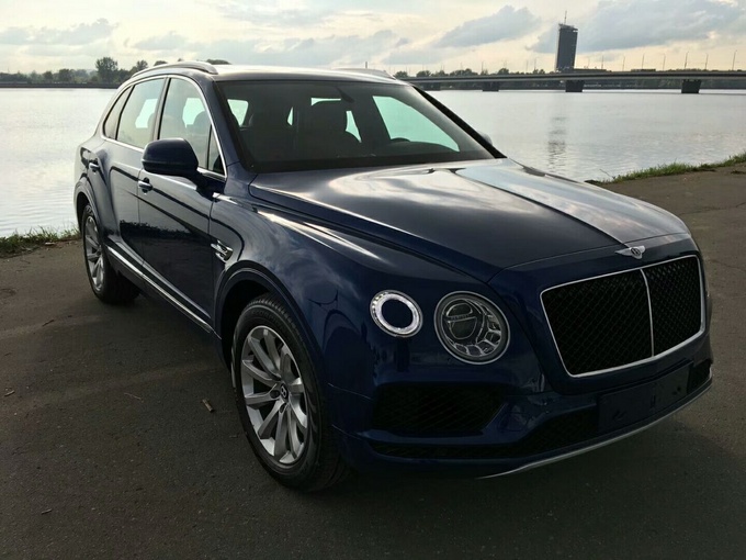 18款宾利添越汽油V8?亮片蓝SUV身份象征-图9