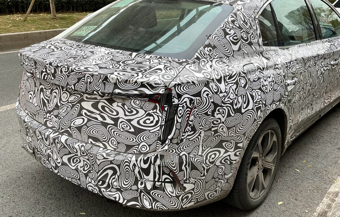 红旗纯电动轿车内饰曝光配悬浮大屏 3个月后量产-图3