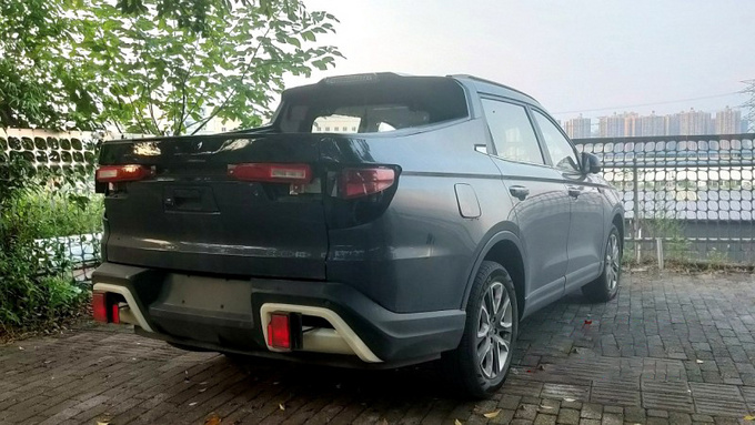 重汽VX7皮卡街拍实车曝光或将于10月正式上-图4