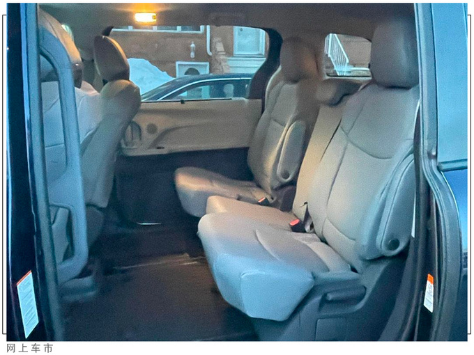 丰田全新塞纳实车街拍8座布局/比别克GL8还值-图5
