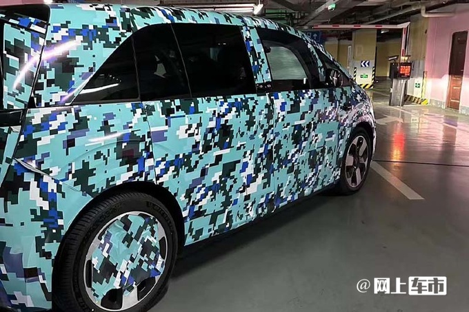 极氪全新MPV街拍曝光6月投产 年产10万辆-图5