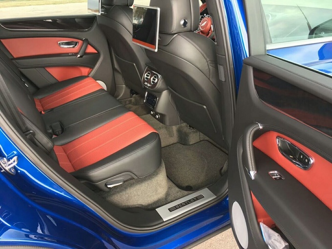 18款宾利添越汽油V8?亮片蓝SUV身份象征-图5