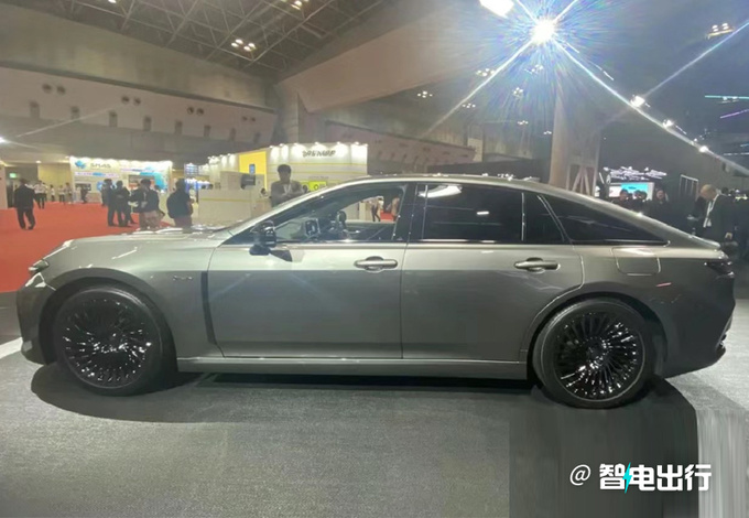 丰田全新皇冠轿车实拍下月首发/pk奥迪A6L-图2