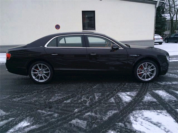 18款宾利飞驰即将涨价 税后优惠现车速提-图3