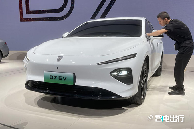 上汽荣威D7 EV/DMH亮相续航1400km 最快x月上市-图1