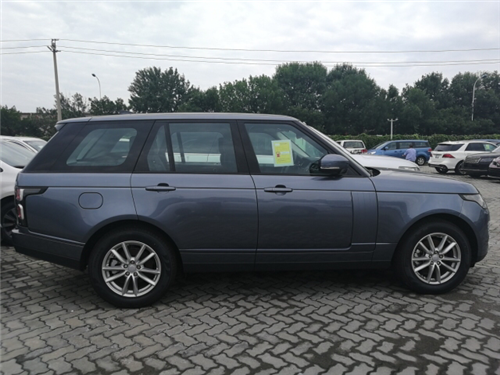 18款路虎揽胜行政版3.0T行情 性价比极高-图3