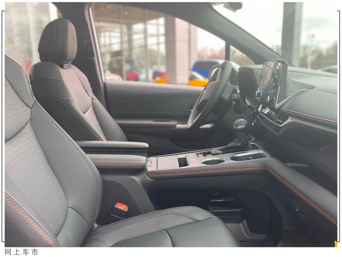 丰田全新塞纳运动版到店实拍搭2.5L/配熏黑套件-图5