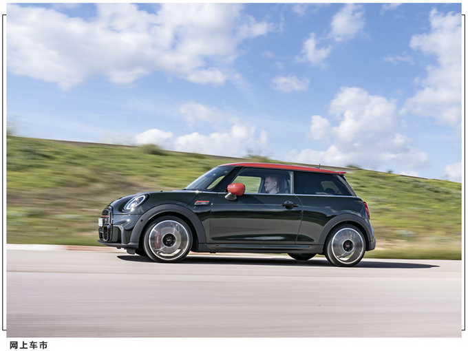 MINI新款高性能车型曝光 搭2.0T引擎/中置双出排气-图2