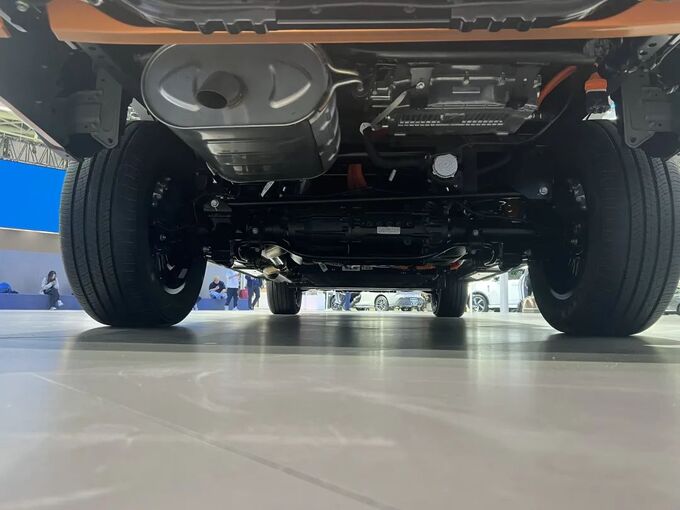 首款增程皮卡长安猎手亮相四大亮点与三大价值下月上市-图5